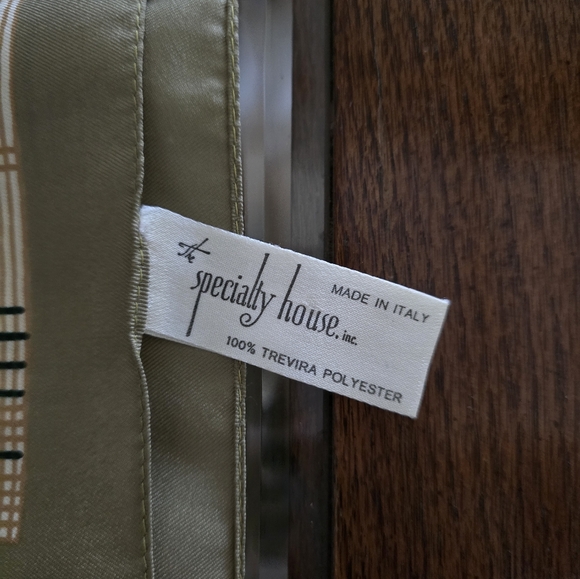 NEW without tags- Specialty House scarf - Picture 2 of 3
